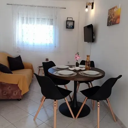 Apartamento With Parking Space Slatine, Ciovo - 16731 *